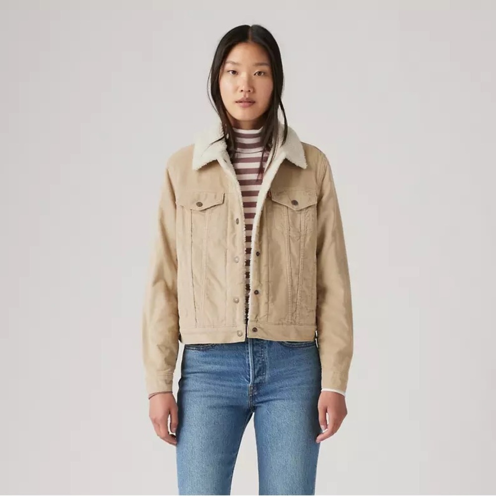Levi’s corduroy Sherpa trucker jacket. Size small. S.
